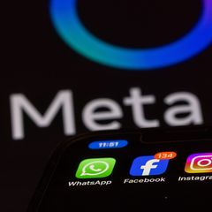 WhatsApp Logo und Meta AI Logo im Hintergrund