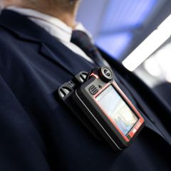 Deutsche Bahn: Ein mit einer Bodycam ausgerüsteter Mitarbeiter