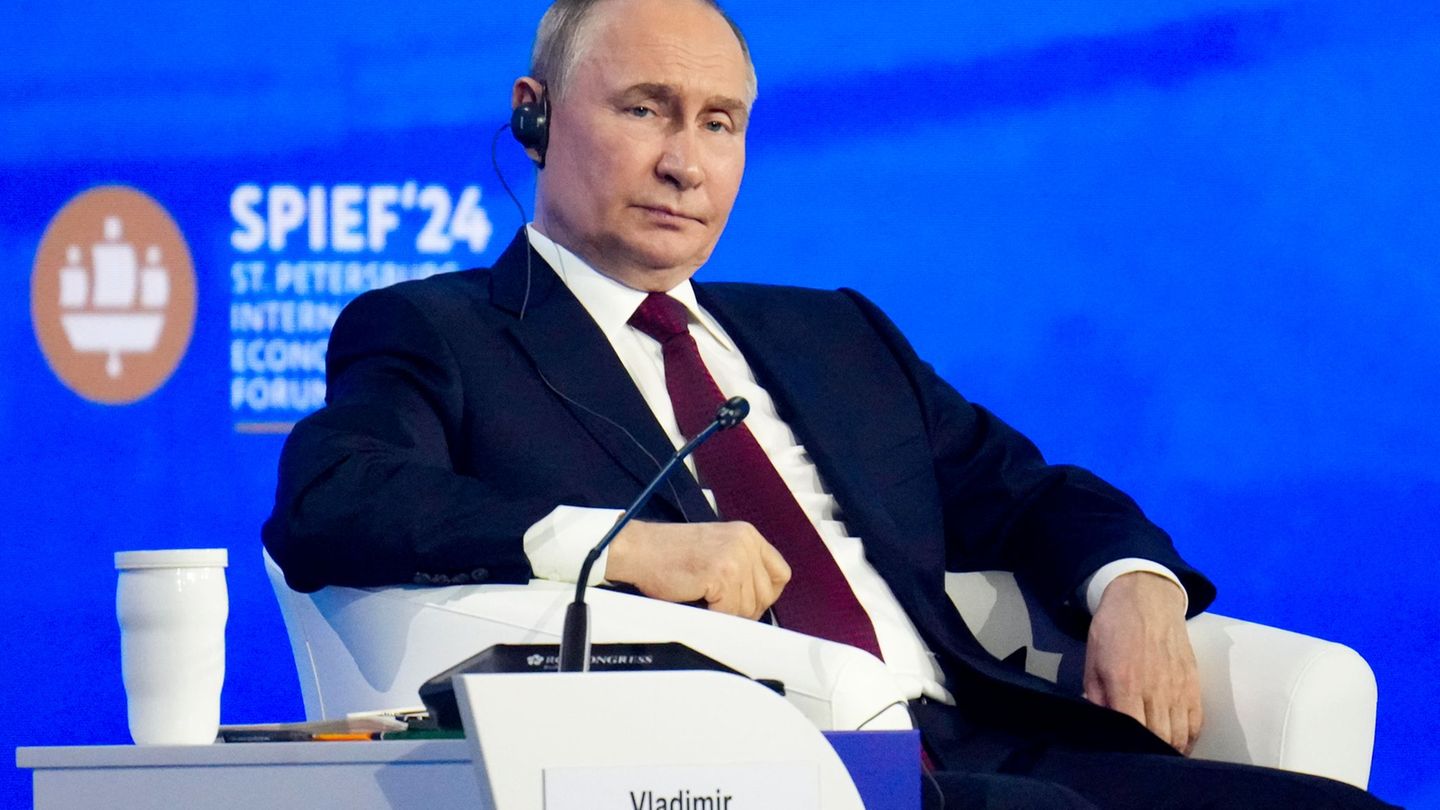 Die Ukraine begehe derzeit „terroristische Verbrechen“, findet Kreml-Chef Wladimir Putin. (Archivbild) Foto: Alexander Zholobov/