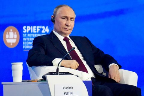 Die Ukraine begehe derzeit „terroristische Verbrechen“, findet Kreml-Chef Wladimir Putin. (Archivbild) Foto: Alexander Zholobov/