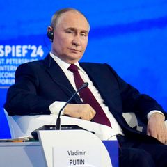 Die Ukraine begehe derzeit „terroristische Verbrechen“, findet Kreml-Chef Wladimir Putin. (Archivbild) Foto: Alexander Zholobov/