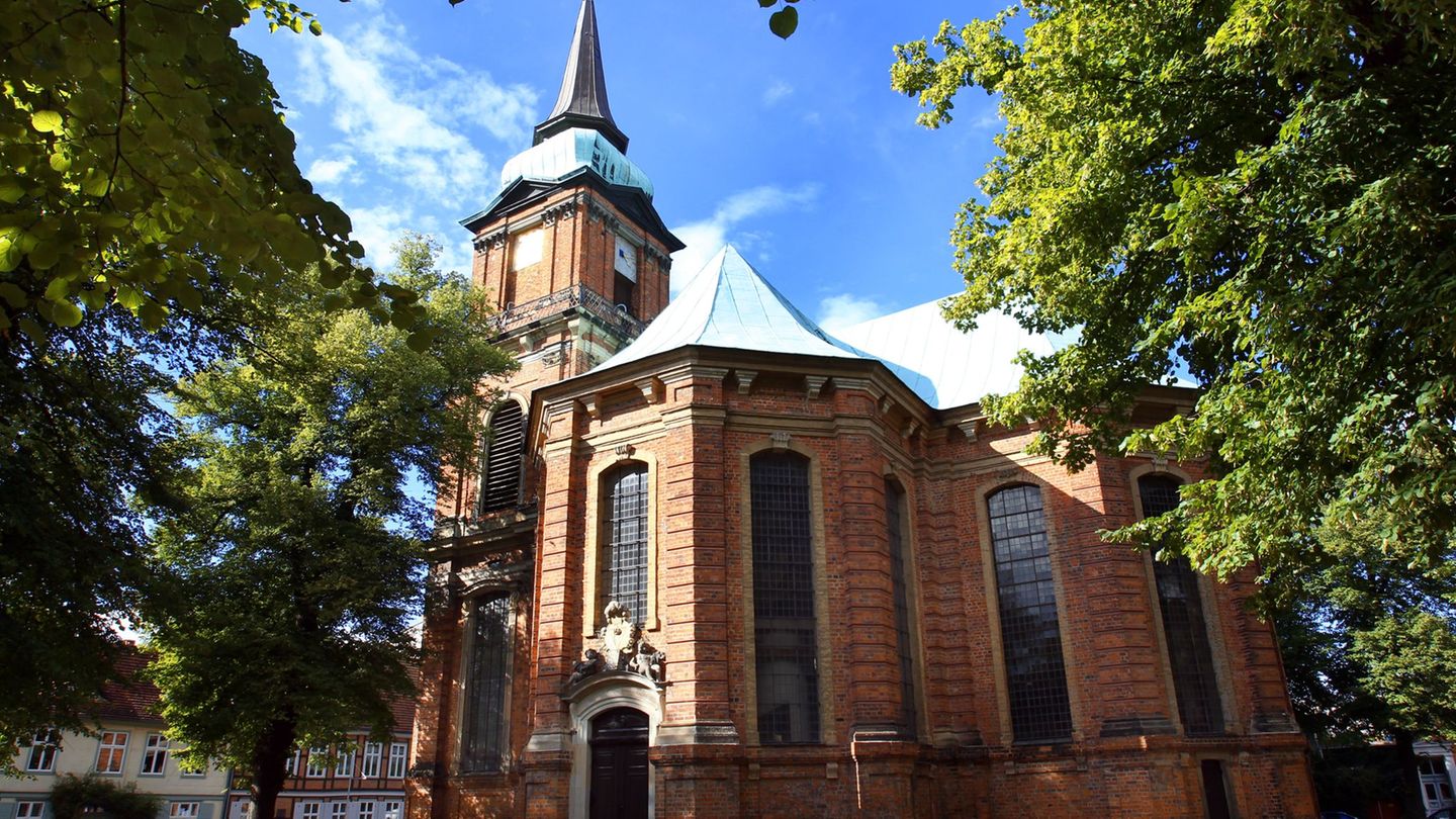 Die Sanierung der Schelfkirche soll rund 3,8 Millionen Euro kosten. (Archivbild) Foto: picture alliance / ZB