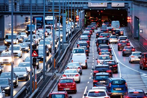 Am Mittleren Ring - hier am Tunnel Heckenstallerstraße - gibt es auch ohne Bauarbeiten oft Stau. (Symbolbild) Foto: Matthias Bal