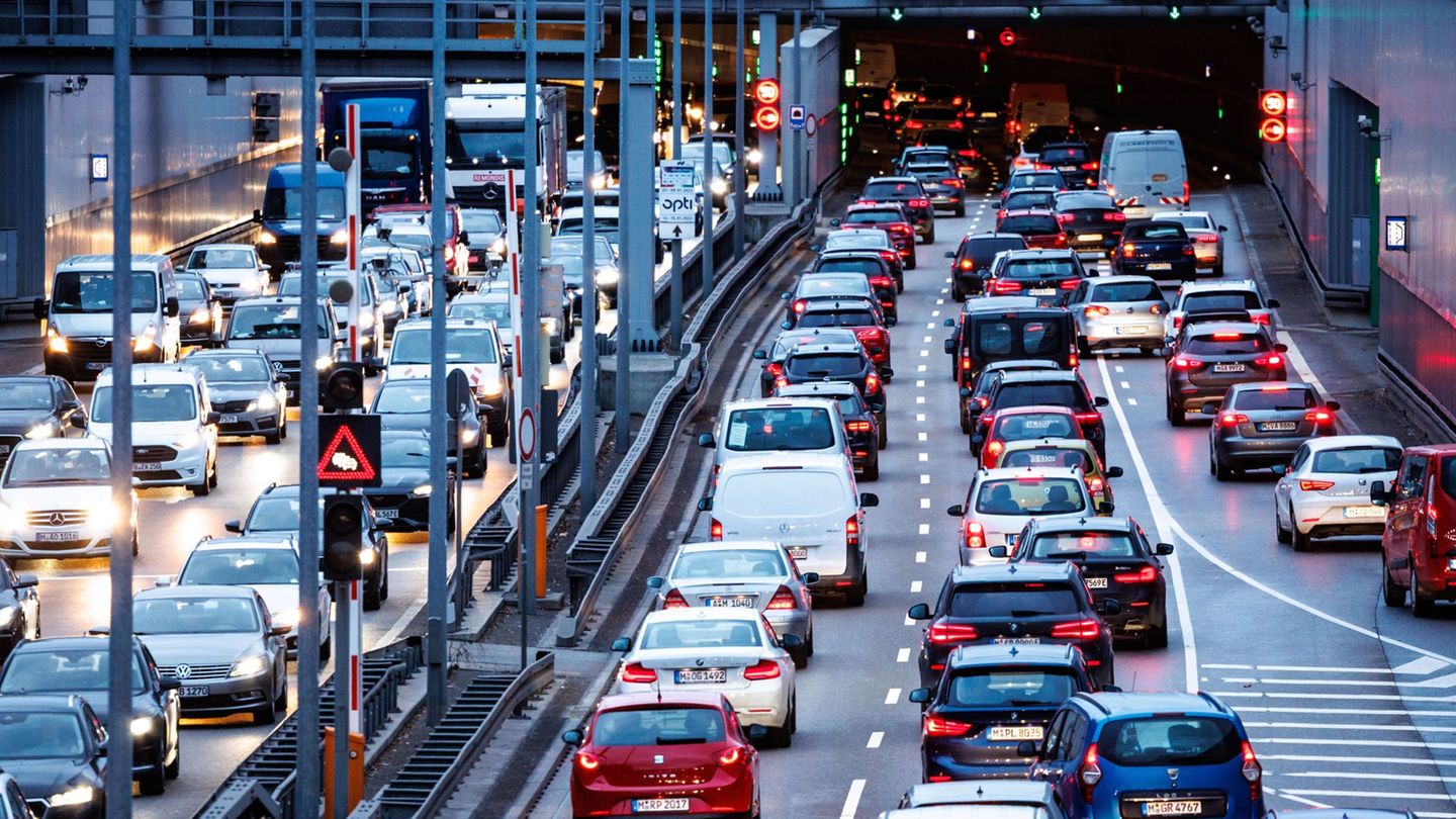 Am Mittleren Ring - hier am Tunnel Heckenstallerstraße - gibt es auch ohne Bauarbeiten oft Stau. (Symbolbild) Foto: Matthias Bal