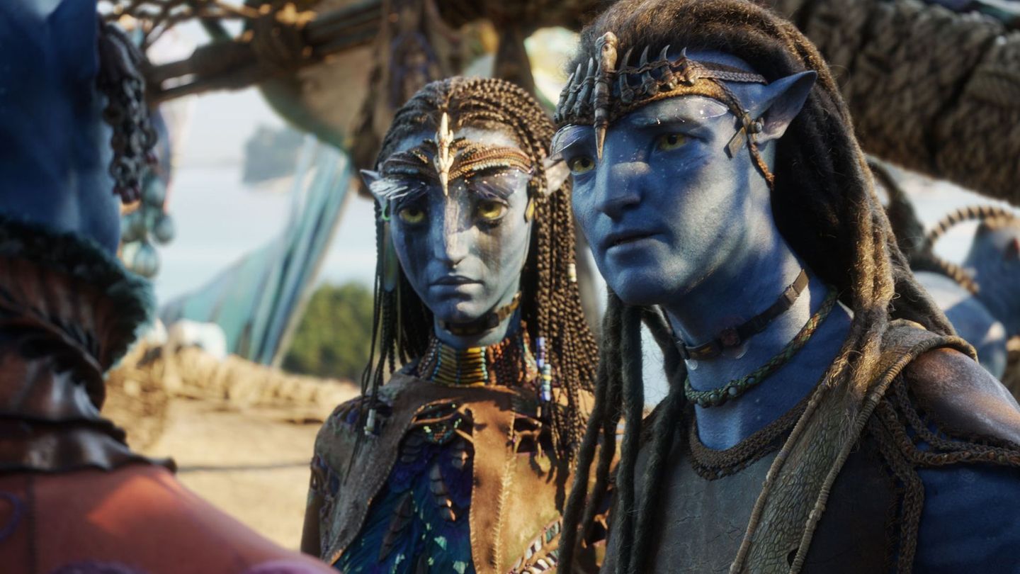 Neytiri (Zoe Saldaña) und Jake Sully (Sam Worthington) trauern um ihren Sohn.