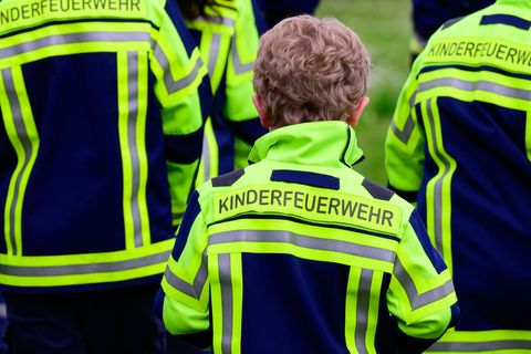 Mehr als 1.200 Kinderfeuerwehren gibt es in Niedersachsen. (Symbolbild) Foto: A4258 Philipp Schulze/dpa