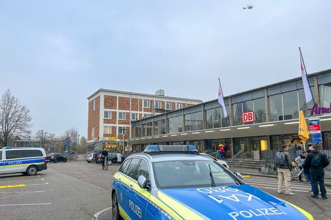 Die Gleise am Bruchsaler Bahnhof waren rund eine Stunde gesperrt. (Archivbild) Foto: Tim Müller/EinsatzReport24/dpa
