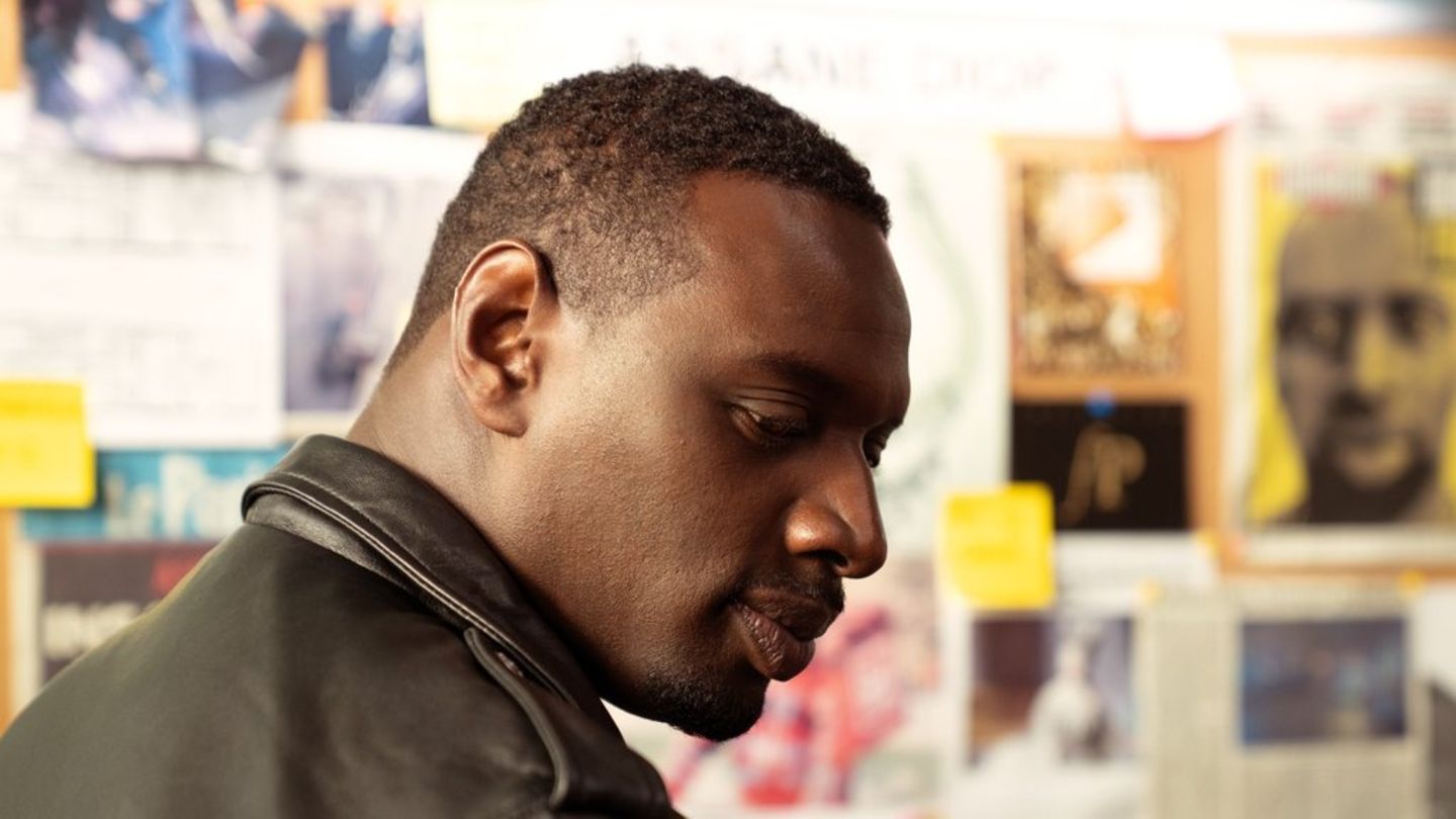 Omar Sy kehrt als Meisterdieb Assane Diop auch in der vierten Staffel „Lupin“ zurück.