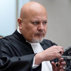 Eine endgültige Entscheidung über eine mögliche Amtsenthebung Khans sollen die Vertragsstaaten auf einer Sondersitzung treffen.