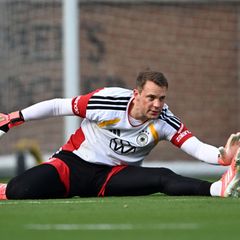 Manuel Neuer beim Training in Aktion. Foto: Federico Gambarini/dpa