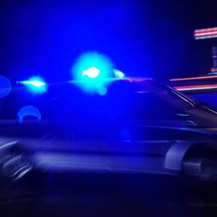 Einsatzfahrzeug mit Blaulicht