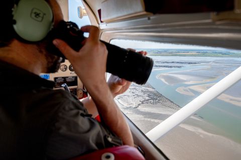 Bei den Zählflügen wird aus der Luft nach den Seehunden Ausschau gehalten. (Archivbild) Foto: Hauke-Christian Dittrich/dpa