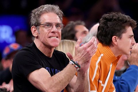 Ben Stiller (l.) und Timothée Chalamet sind eingefleischte Knicks-Fans und fieberten auch am Montagabend mit ihrer Mannschaft