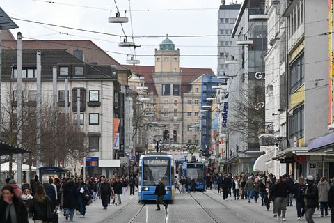 Kassel fällt im aktuellen Städteranking vom Spitzenplatz des Vorjahres auf Rang 13 zurück. (Symbolbild) Foto: Swen Pförtner/dpa