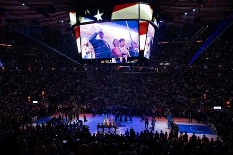 Trump salutiert im Madison Square Garden