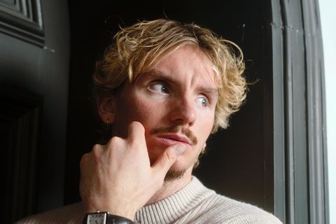 Nick Woltemade schaut nachdenklich zur Seite