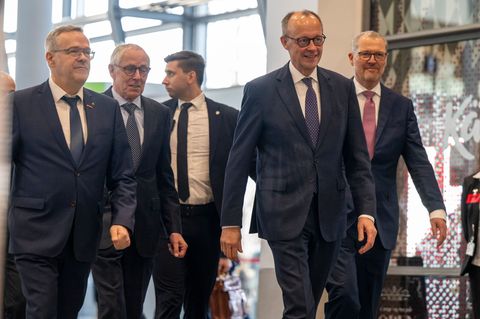 Die Spitzenverbände der deutschen Wirtschaft sehen das Treffen mit den Spitzen der Koalition und Gewerkschaften am Mittwoch im K