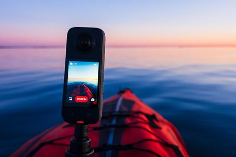 Deal News: Eine Insta360 X4 zeichnet eine Kayak-Tour auf