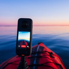 Deal News: Eine Insta360 X4 zeichnet eine Kayak-Tour auf