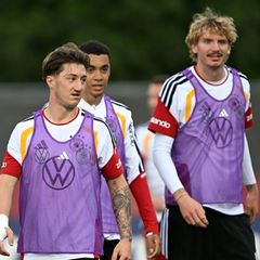 Nick Woltemade (r.) ist in der Nationalmannschaft nicht mehr in der Startelf gesetzt. Foto: Federico Gambarini/dpa
