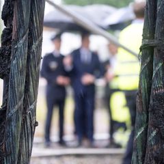 Das Feuer hat großen Schaden angerichtet. Foto: Marijan Murat/dpa