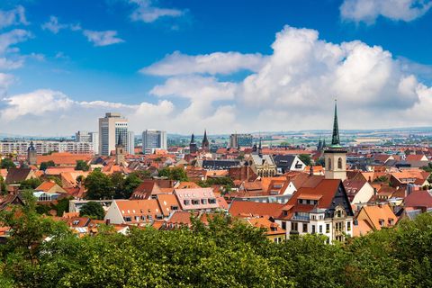 Mit rund 220.000 Einwohnerinnen und Einwohnern ist Erfurt eher eine beschauliche Großstadt, was sich aber positiv auf die Lebenszufriedenheit auswirkt.