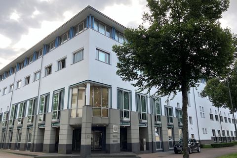 Vor dem Landgericht Fulda hat ein Prozess gegen einen Richter begonnen, der eine Kollegin am Arbeitsplatz sexuell belästigt und