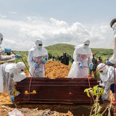Bereits mehr als 100 Menschen sind im Kongo an Ebola gestorben. (Archivbild) Foto: Moses Sawasawa/AP/dpa