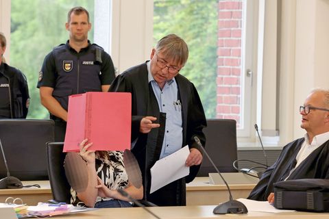 Die Angeklagte schweigt bislang in dem Mordprozess. Foto: A7120 Bernd Wüstneck/dpa