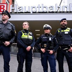 Polizei, Bundespolizei, Deutsche Bahn Sicherheit und die U-Bahnwache wollen künftig gemeinsam auf Streife gehen. Foto: Sven Hopp