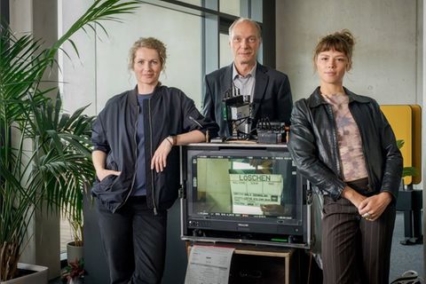 Cornelia Gröschel, Martin Brambach und Lilja van der Zwaag (v.l.n.r.) drehen für den „Tatort“.