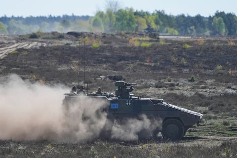 Das Land Niedersachsen will der Bundeswehr die Umsetzung von Baumaßnahmen erleichtern. (Symbolbild) Foto: Markus Schreiber/AP PO