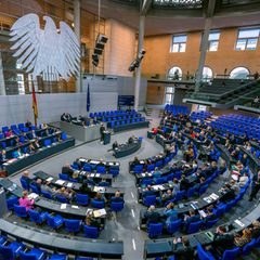 Die 630 Bundestagsabgeordneten erhalten in diesem Jahr nicht mehr Geld Foto: Michael Kappeler/dpa