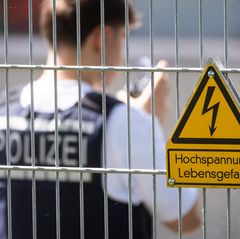 Die Hinweise auf eine mögliche Brandstiftung hatten sich schnell verdichtet. Foto: Christoph Schmidt/dpa