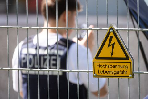 Die Hinweise auf eine mögliche Brandstiftung hatten sich schnell verdichtet. Foto: Christoph Schmidt/dpa