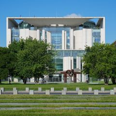 Treffpunkt Kanzleramt: Morgen kommen die Sozialpartner mit den Koalitionsspitzen zusammen. Foto: Soeren Stache/dpa