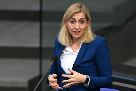 Das Gesundheitsministerium erwartet eine größere Finanzlücke bei den Kassen 2027. (Archivbild) Foto: Elisa Schu/dpa