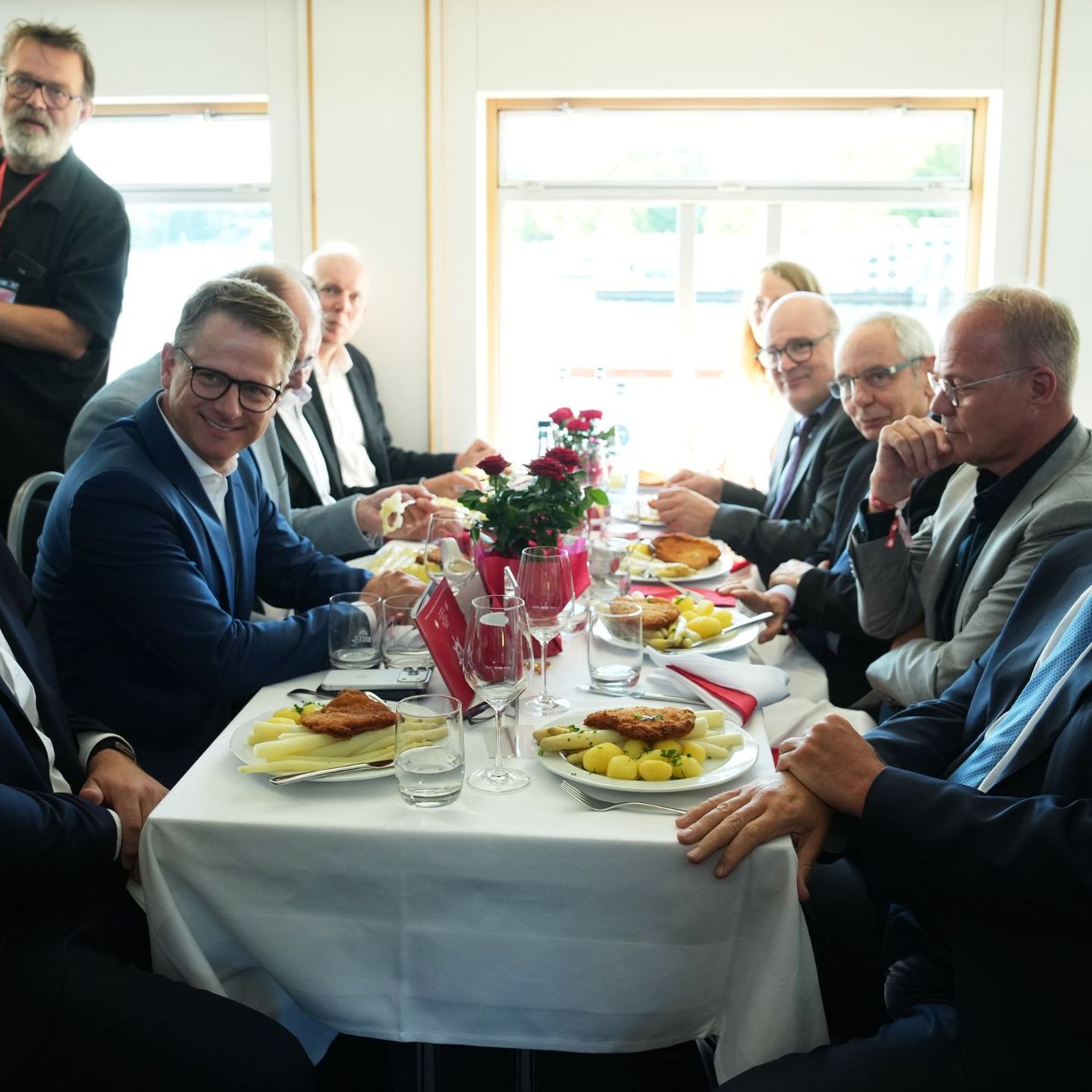 Es ist erst das zweite Mal, dass die Koalitionspartner zu einer SPD-Spargelfahrt eingeladen wurden, Foto: Markus Schreiber/AP-Po