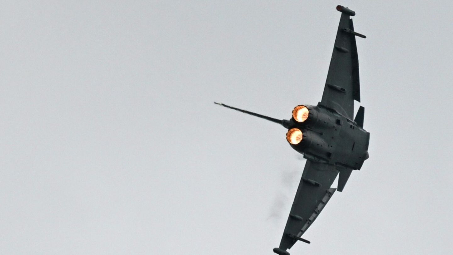 Bundeskanzler Merz eröffnet Luft- und Raumfahrtaus