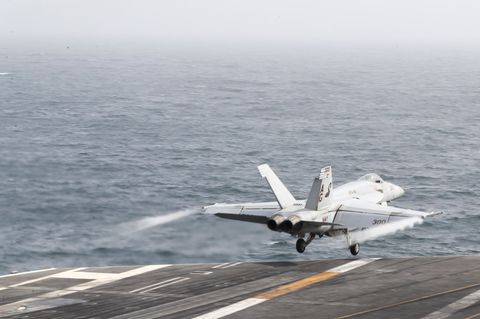 Die USA und der Iran liefern sich erneut gegenseitige Angriffe. (Archivbild) Foto: MCSN Dan Snow/Navy Office of Information/dpa