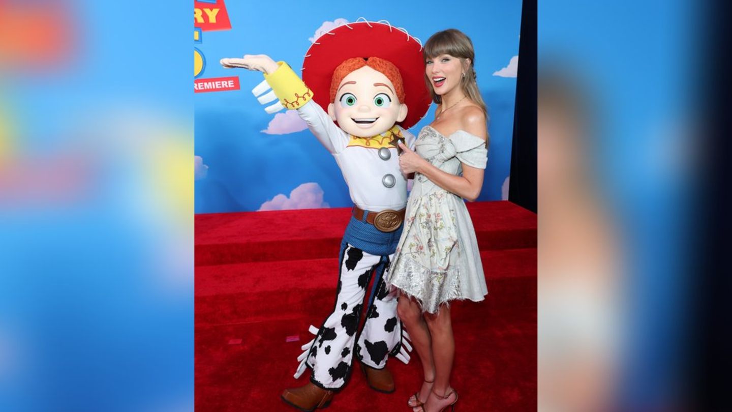 Taylor Swift hatte sichtlich Spaß bei der „Toy Story 5"-Premiere in Los Angeles.