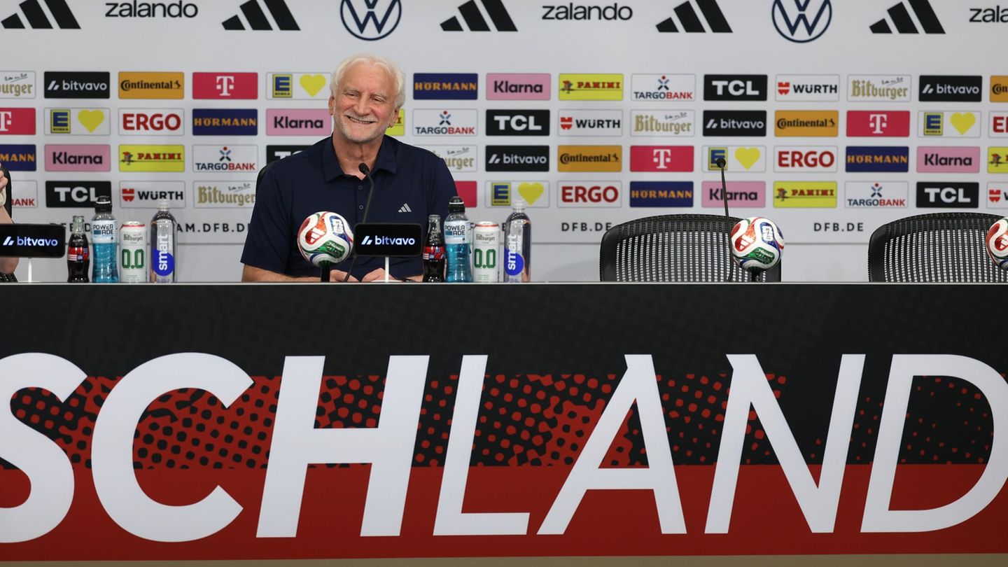 Fußball-Nationalmannschaft: Superminister Völler ist heiß au
