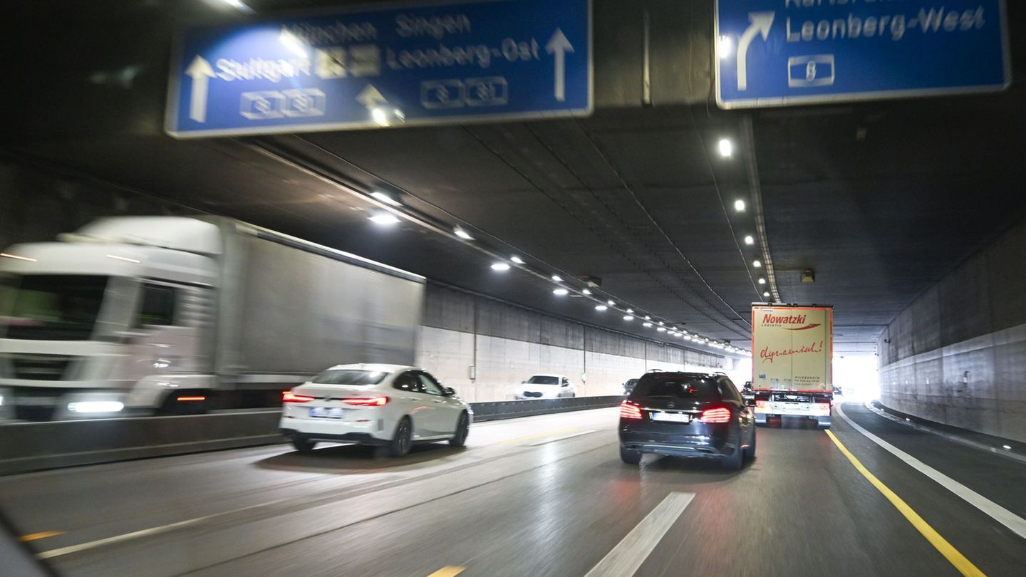 Nach großem Brand und Staus: Je drei Spuren im Engelbergtunnel auf A81 wieder frei