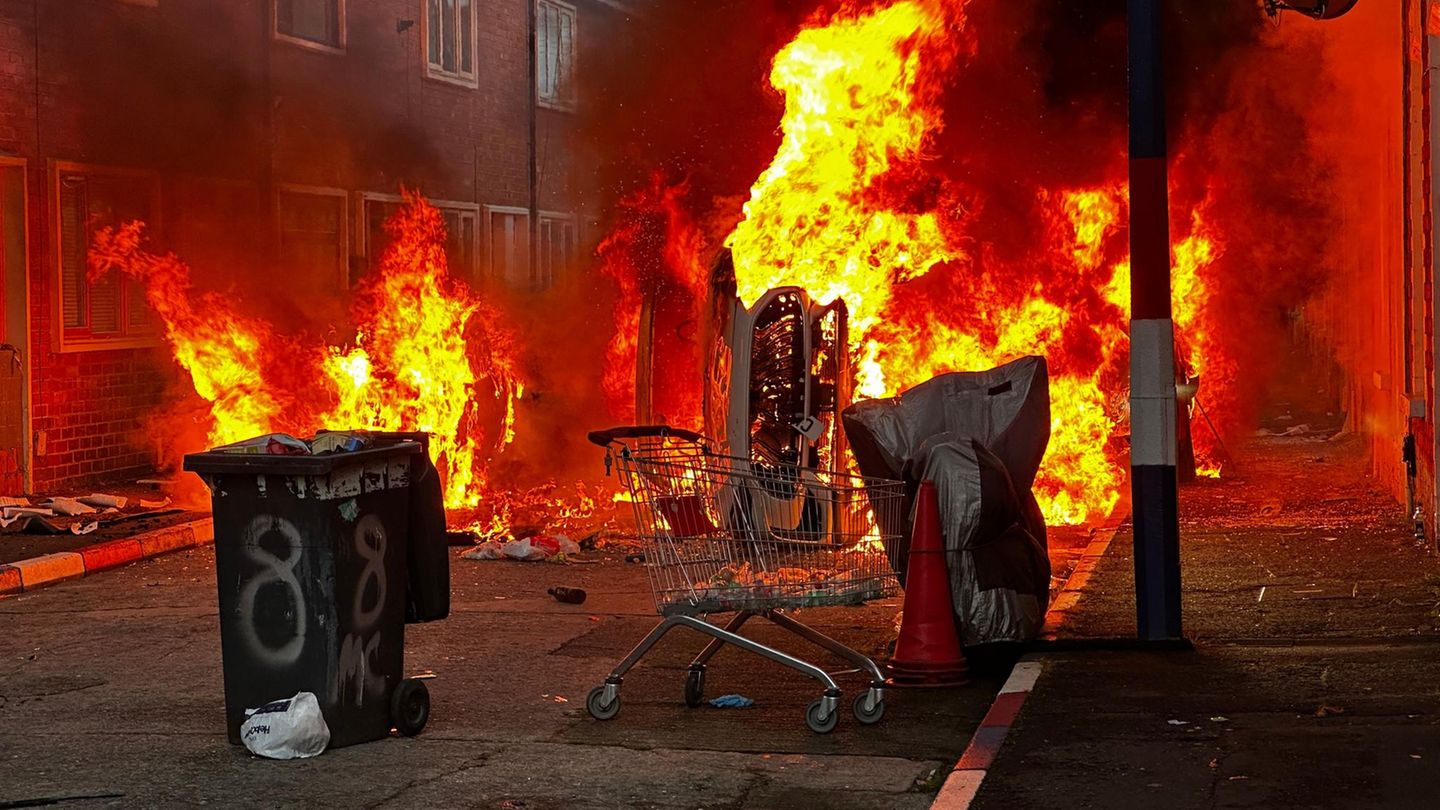 Unruhen in Nordirland: Früher ermordeten sie einander. Jetzt haben sie ein neues Feindbild