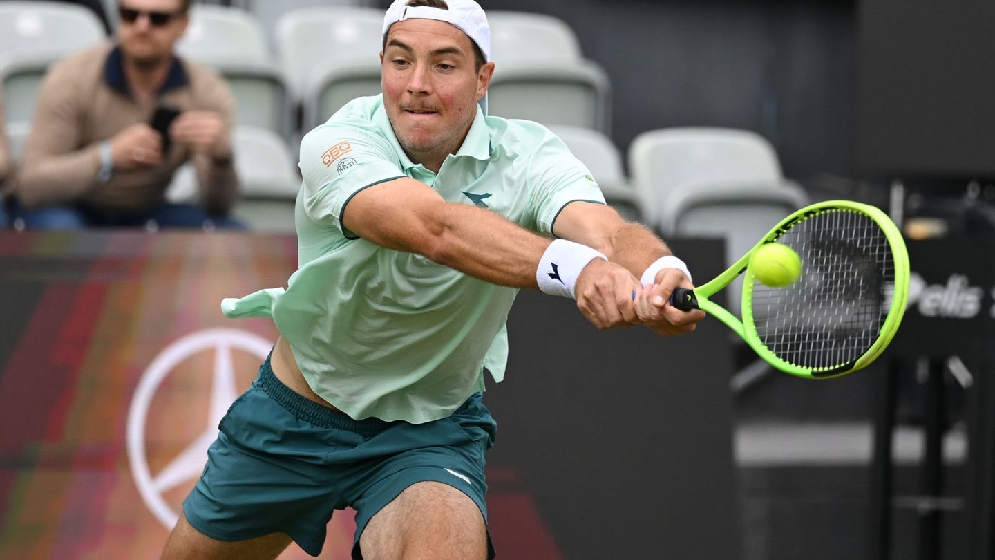 ATP-Turnier in Stuttgart: Nach Regen: Tennisprofi Struff scheidet wie Hanfmann aus