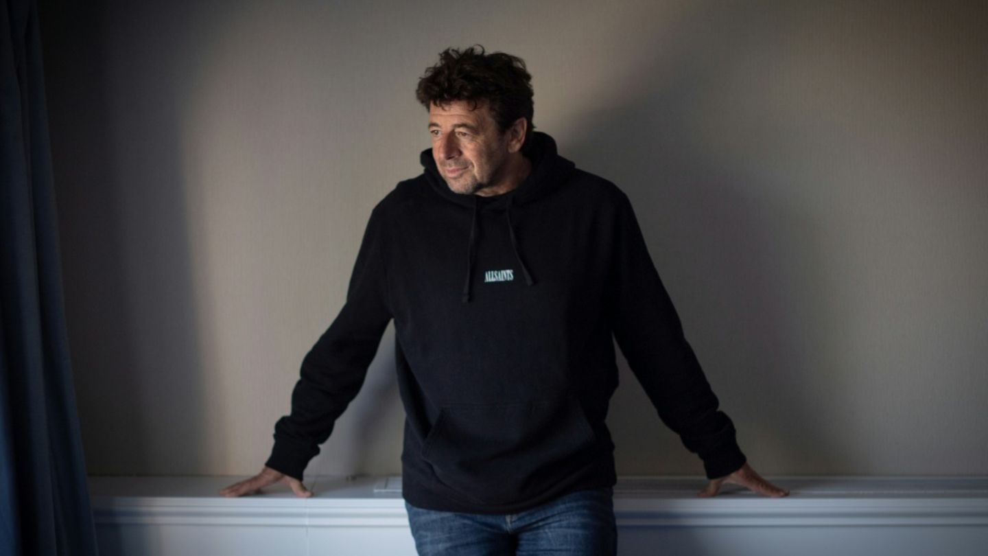 Französischer Sänger Patrick Bruel offiziell der Vergewaltigung beschuldigt