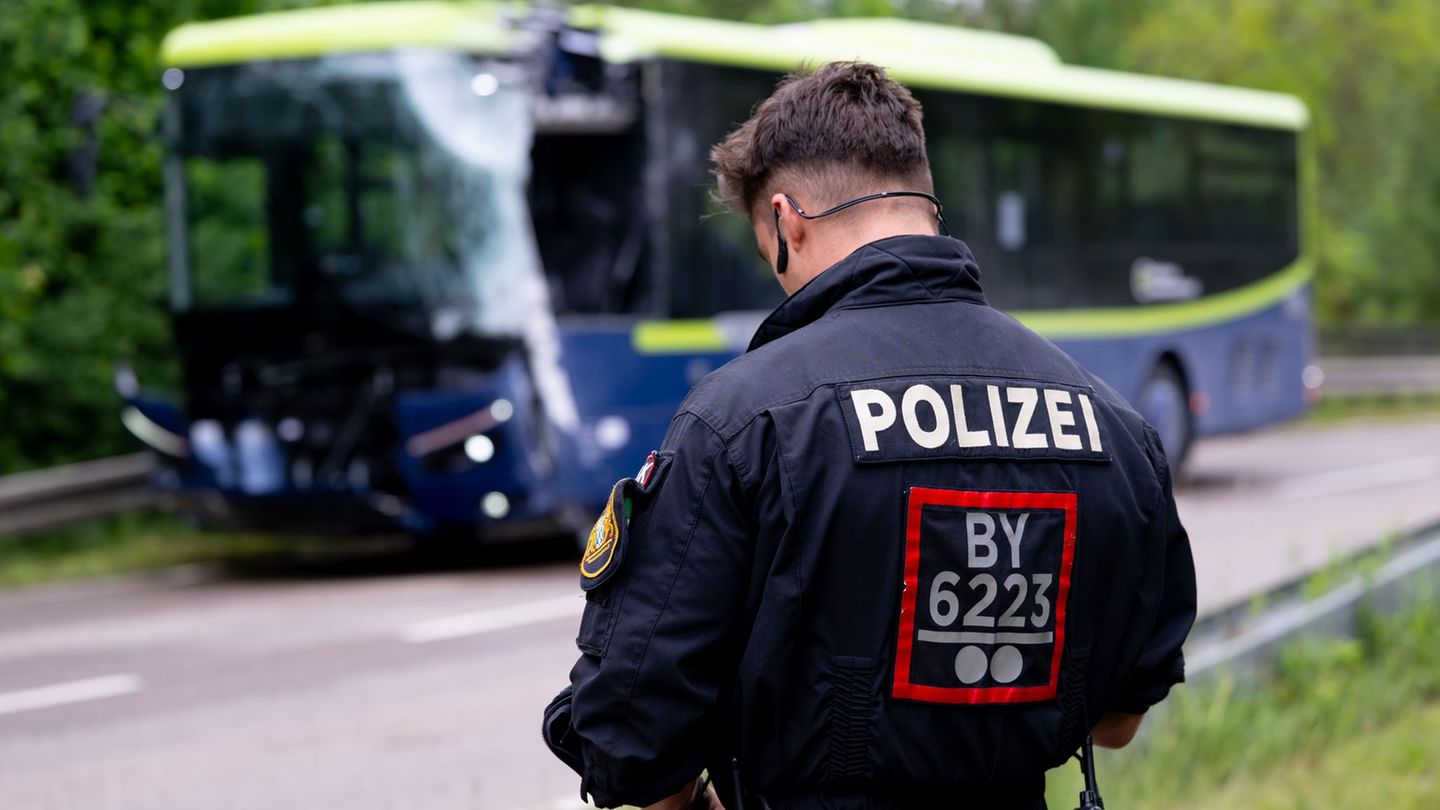 Bei Schulausflug in Oberbayern: Verletzte nach Busunfall nicht mehr in akuter Lebensgefahr
