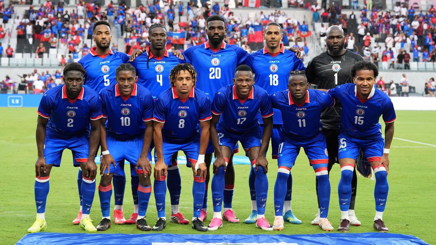 Newsblog zur Fußball-WM: Haiti muss auf den letzten Drücker Trikots ändern