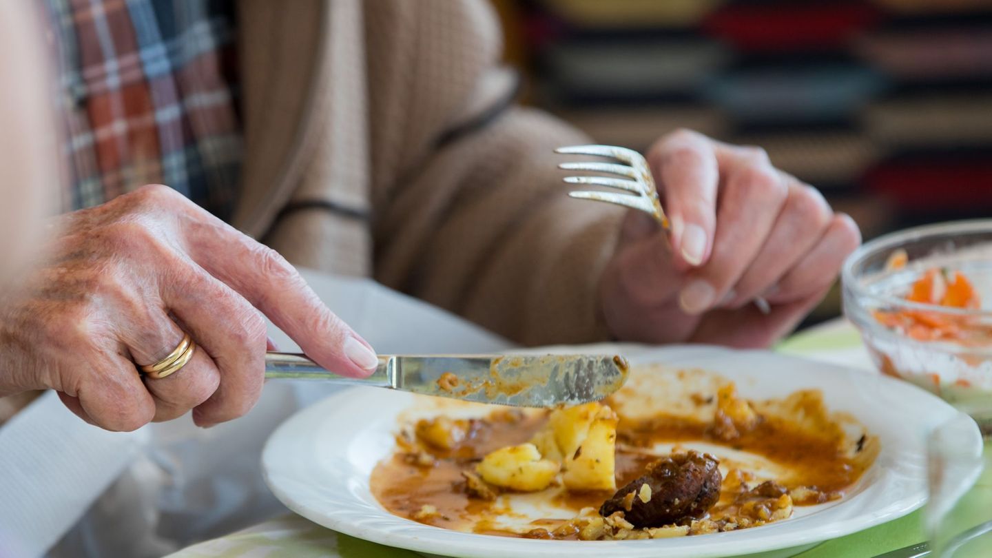 Soziale Teilhabe: Dieses besondere Rezept soll alten Menschen in Armut helfen