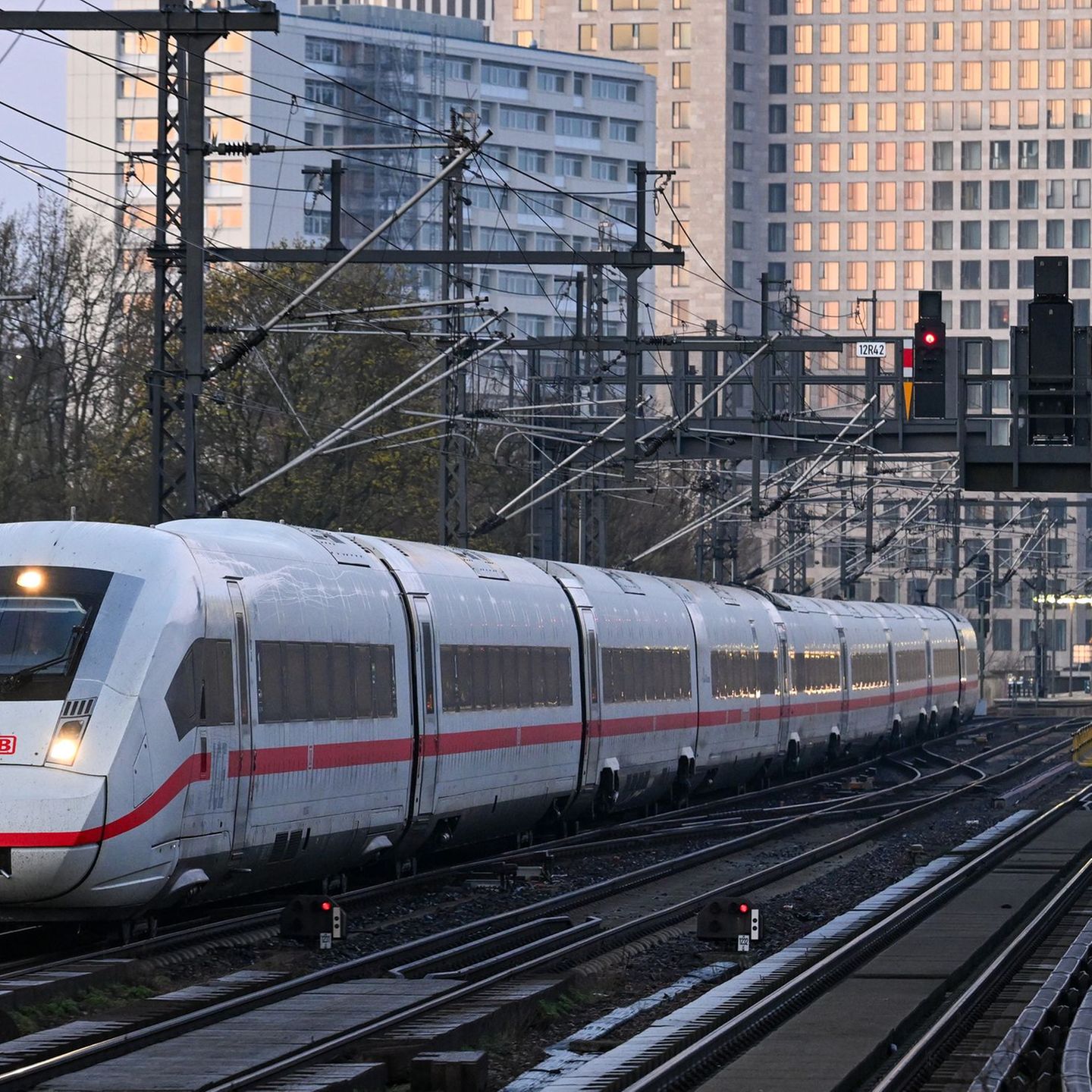 Bahnverkehr: Baustelle auf der Stadtbahn - Wie Fahrgäste ans Ziel kommen